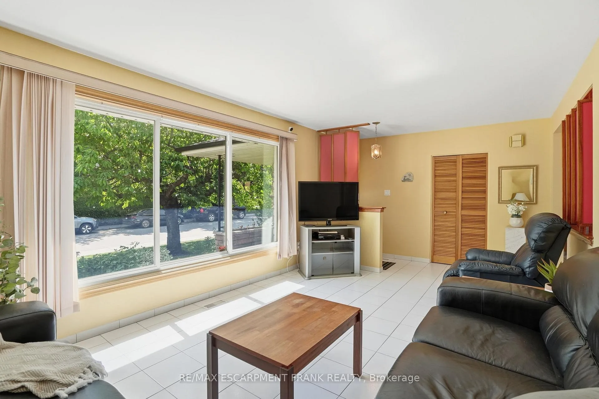 Photo 11 of 2 Deerborn Drive, Hamilton, Thorner — HOMEH