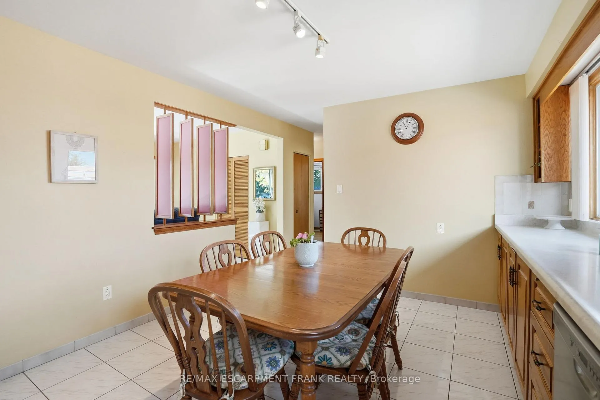 Photo 14 of 2 Deerborn Drive, Hamilton, Thorner — HOMEH