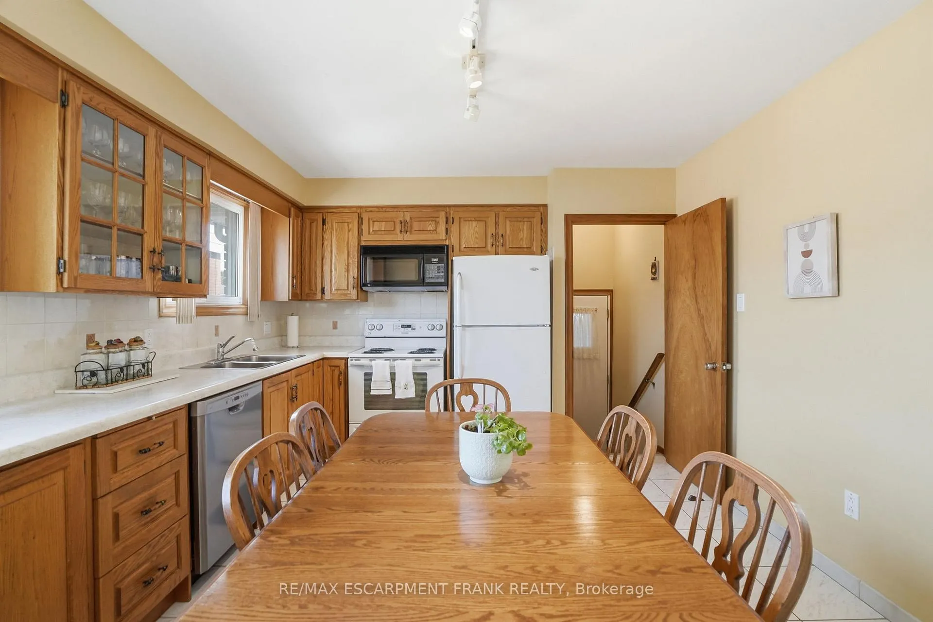 Photo 15 of 2 Deerborn Drive, Hamilton, Thorner — HOMEH