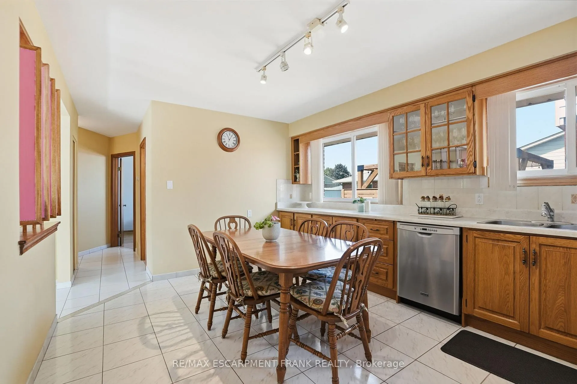 Photo 16 of 2 Deerborn Drive, Hamilton, Thorner — HOMEH