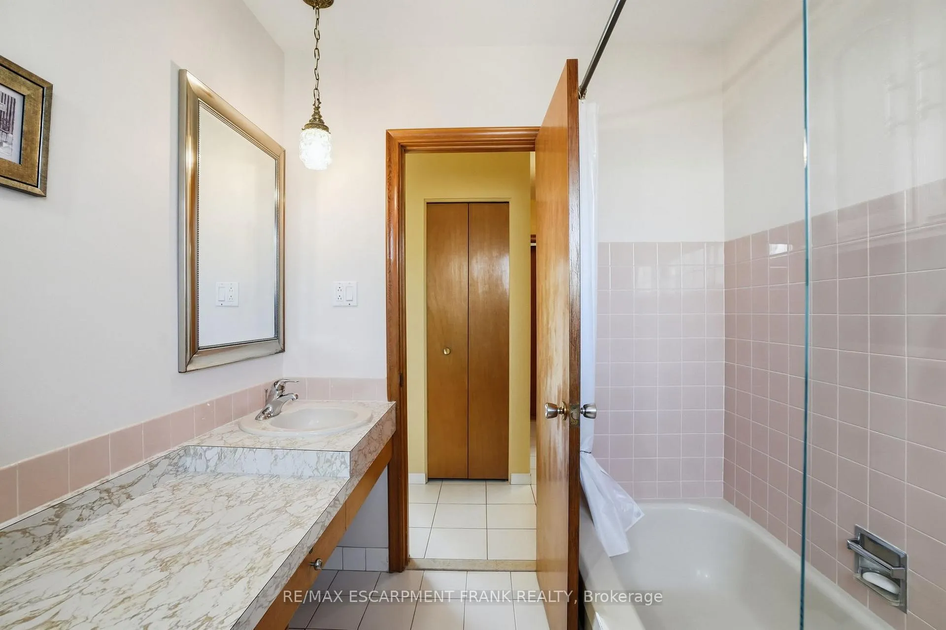 Photo 18 of 2 Deerborn Drive, Hamilton, Thorner — HOMEH