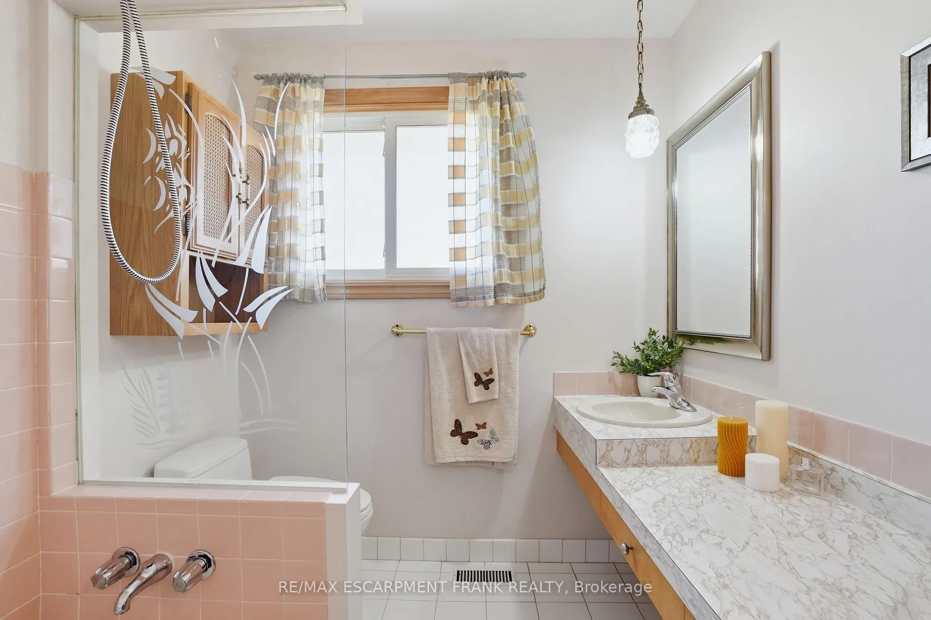 Photo 20 of 2 Deerborn Drive, Hamilton, Thorner — HOMEH
