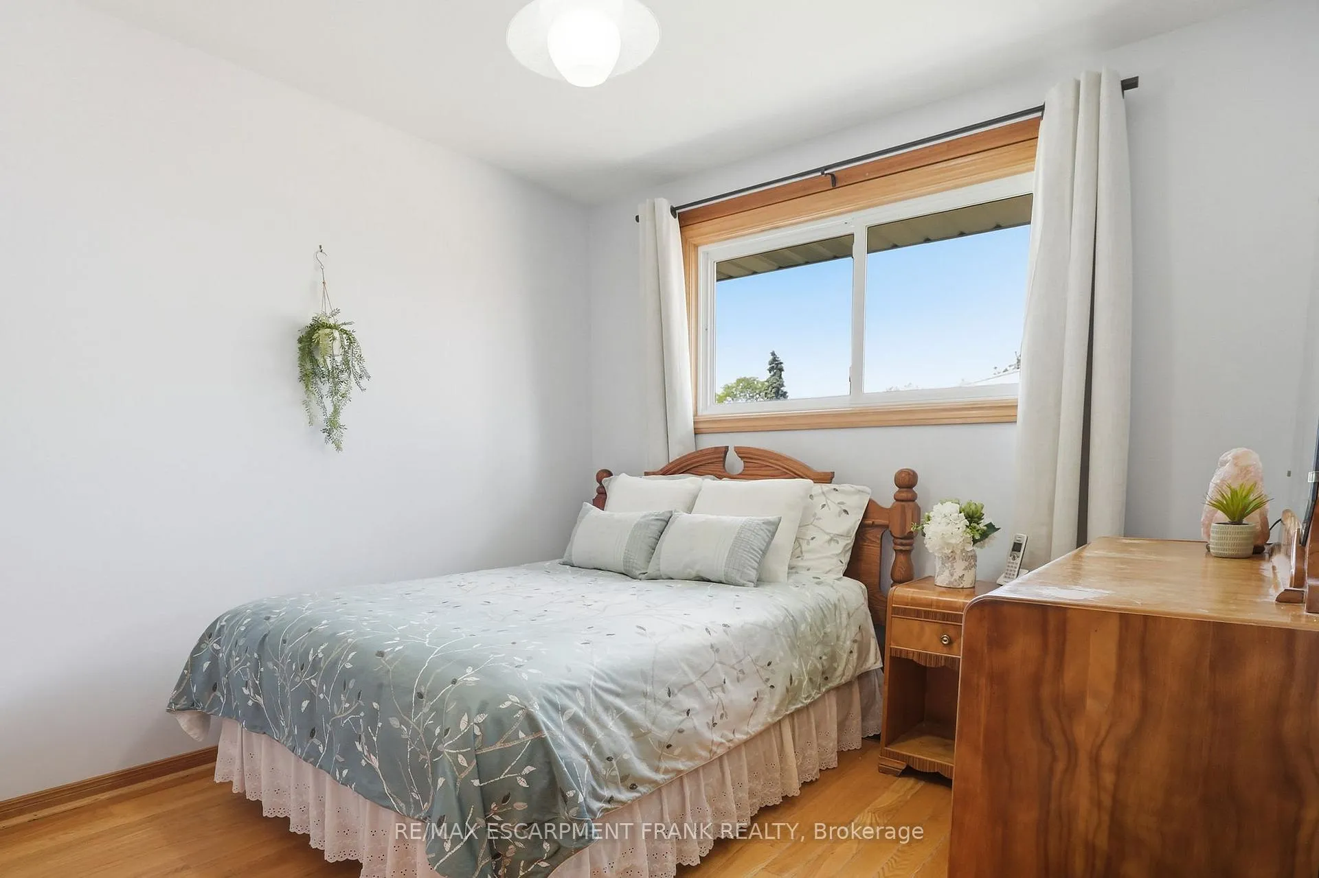 Photo 21 of 2 Deerborn Drive, Hamilton, Thorner — HOMEH