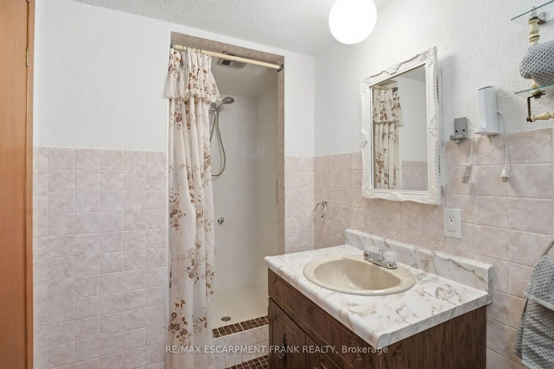 Photo 39 of 2 Deerborn Drive, Hamilton, Thorner — HOMEH