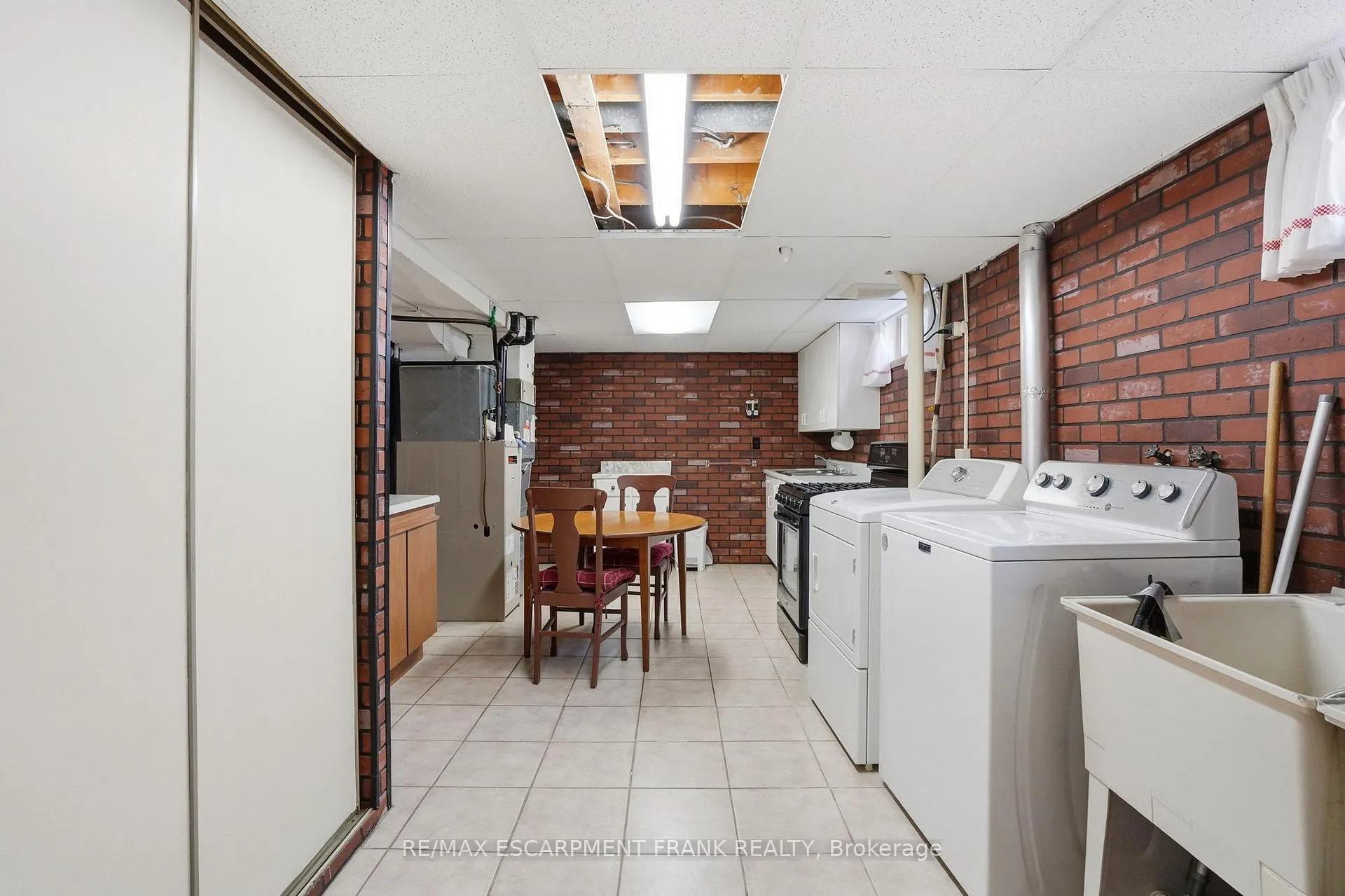Photo 40 of 2 Deerborn Drive, Hamilton, Thorner — HOMEH