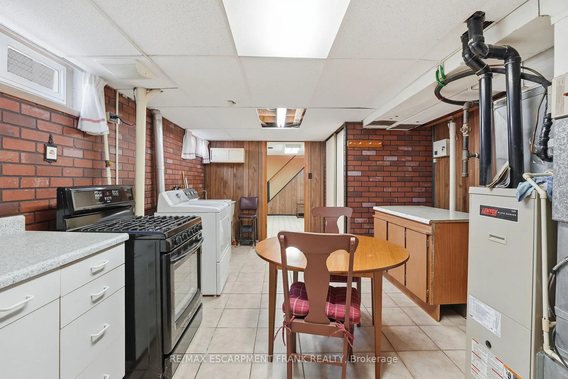 Photo 42 of 2 Deerborn Drive, Hamilton, Thorner — HOMEH