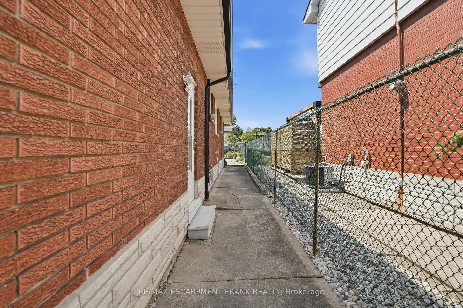 Photo 43 of 2 Deerborn Drive, Hamilton, Thorner — HOMEH