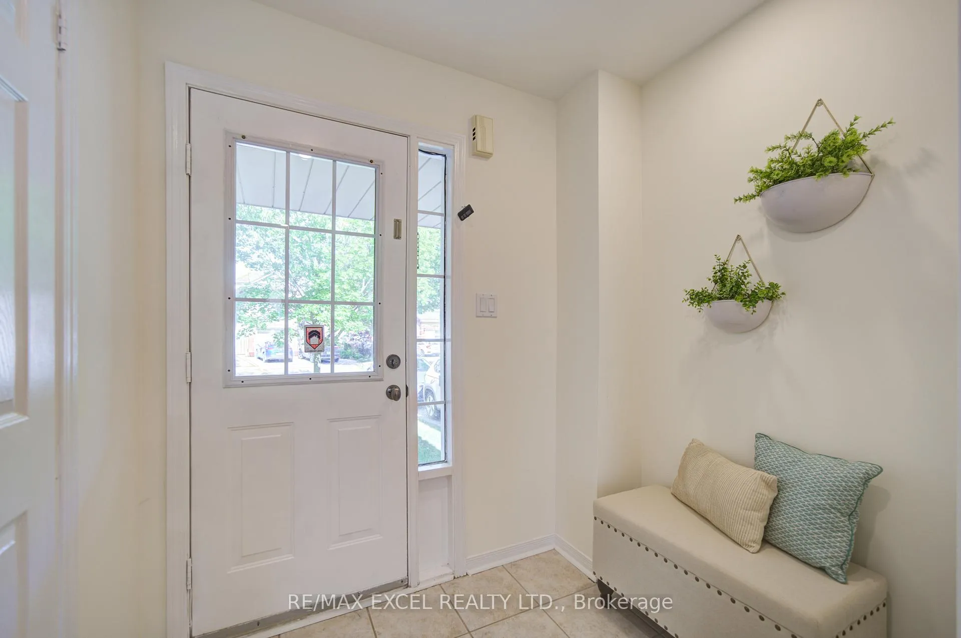 Photo 3 of 22 Horstman Street, Markham, Rouge River Estates — HOMEH