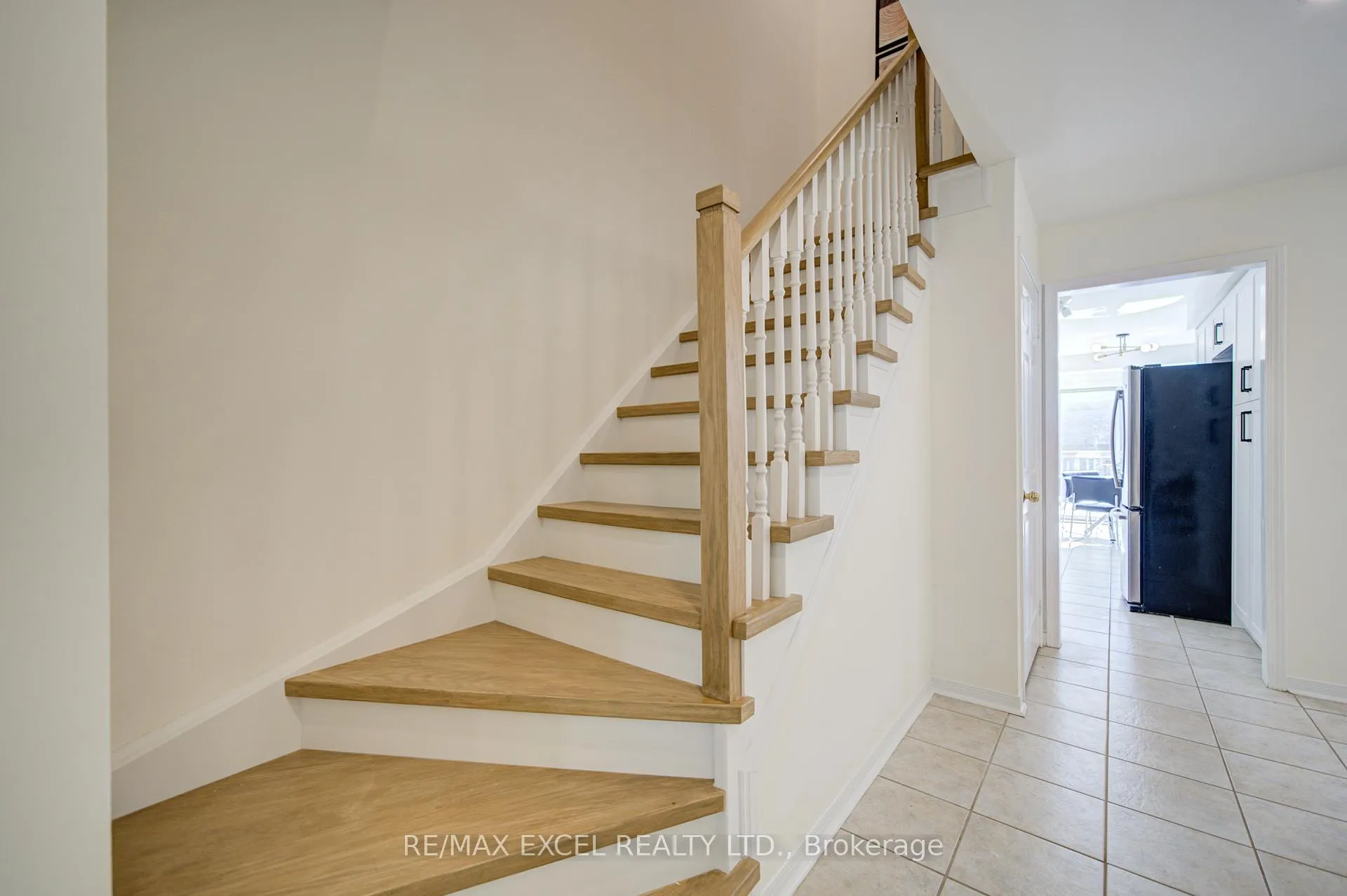 Photo 5 of 22 Horstman Street, Markham, Rouge River Estates — HOMEH