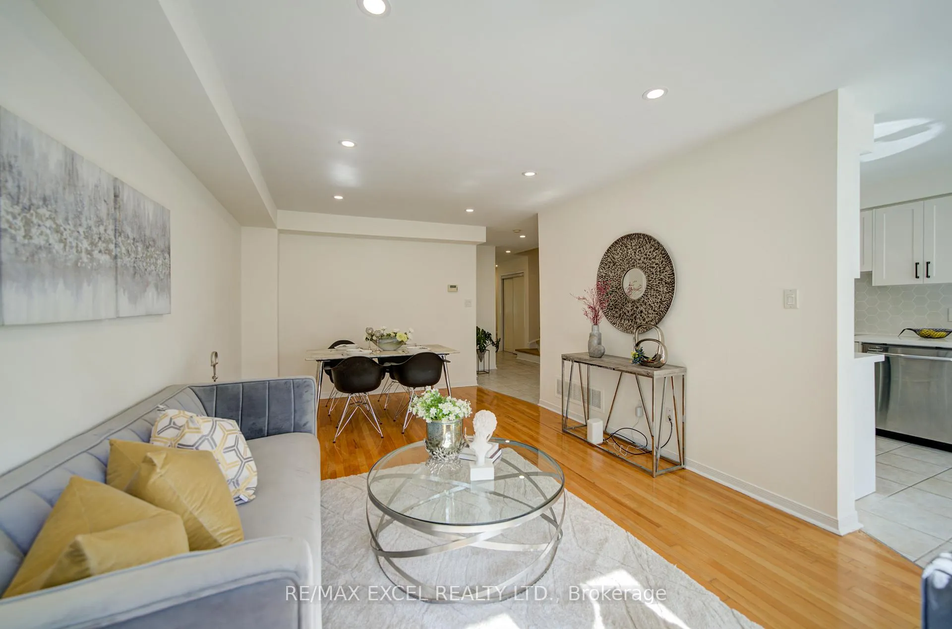 Photo 12 of 22 Horstman Street, Markham, Rouge River Estates — HOMEH