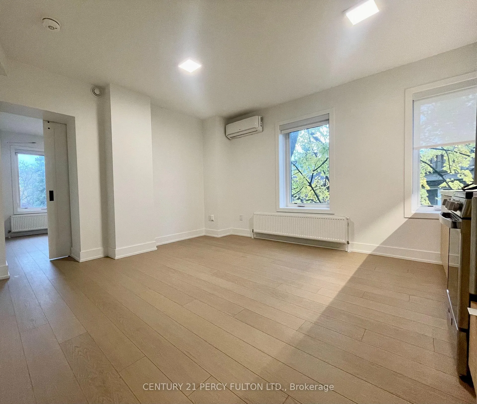 Photo 5 of Unit 11, 320 Roncesvalles Avenue, Toronto, High Park-Swansea — HOMEH