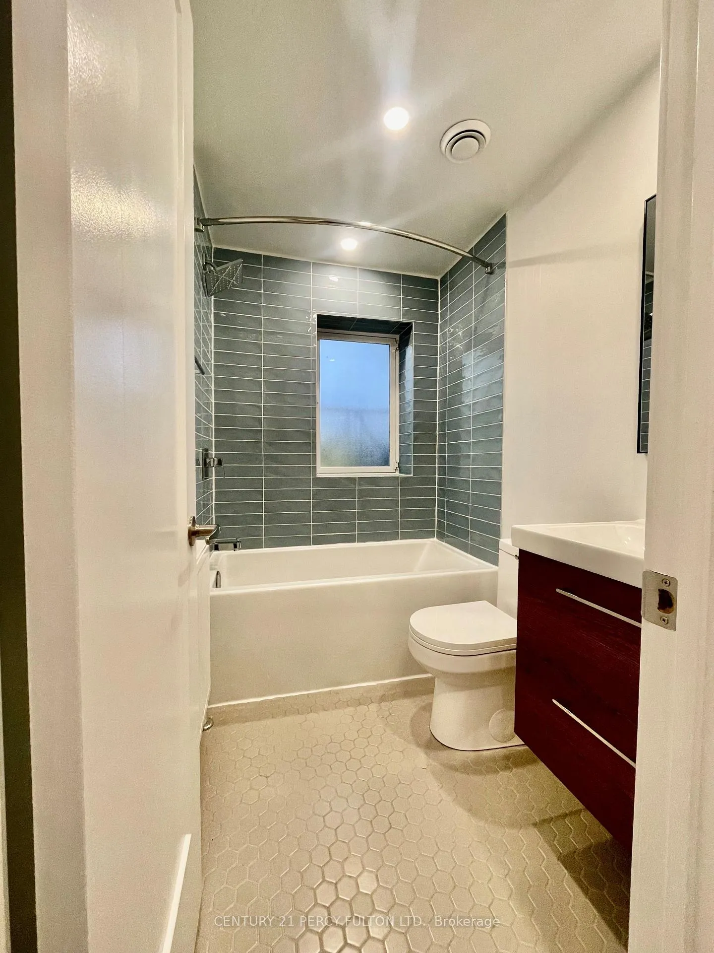 Photo 7 of Unit 11, 320 Roncesvalles Avenue, Toronto, High Park-Swansea — HOMEH