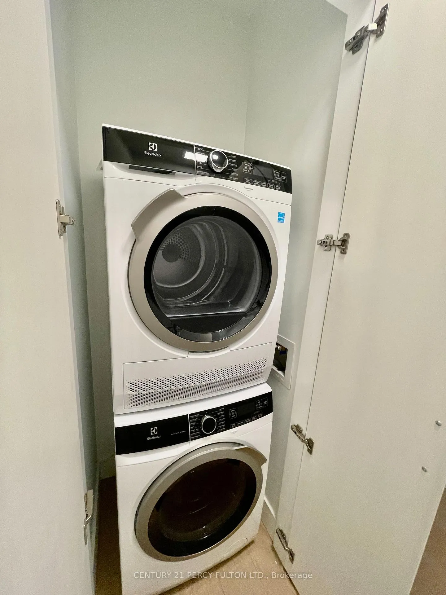 Photo 9 of Unit 11, 320 Roncesvalles Avenue, Toronto, High Park-Swansea — HOMEH