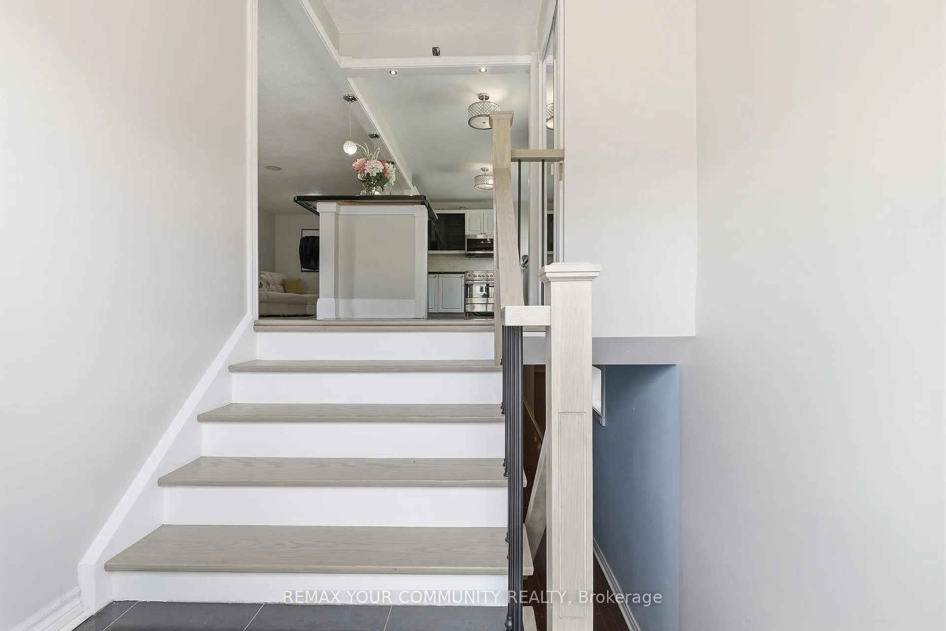 Photo 6 of 28 Snowshoe Crescent, Markham, German Mills — HOMEH