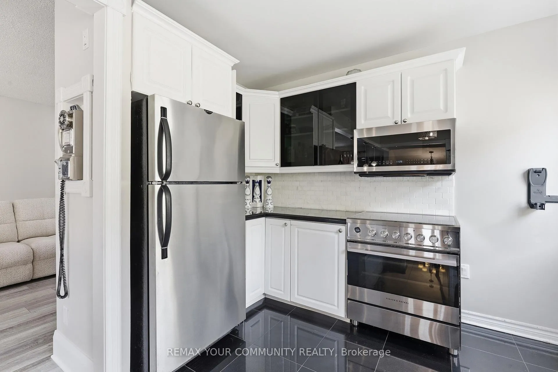 Photo 8 of 28 Snowshoe Crescent, Markham, German Mills — HOMEH