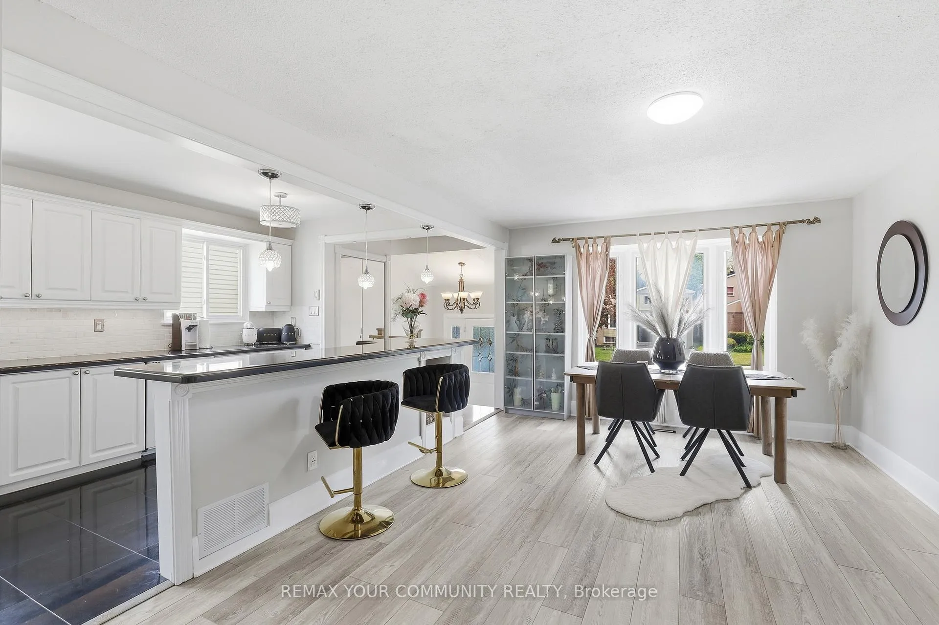 Photo 9 of 28 Snowshoe Crescent, Markham, German Mills — HOMEH