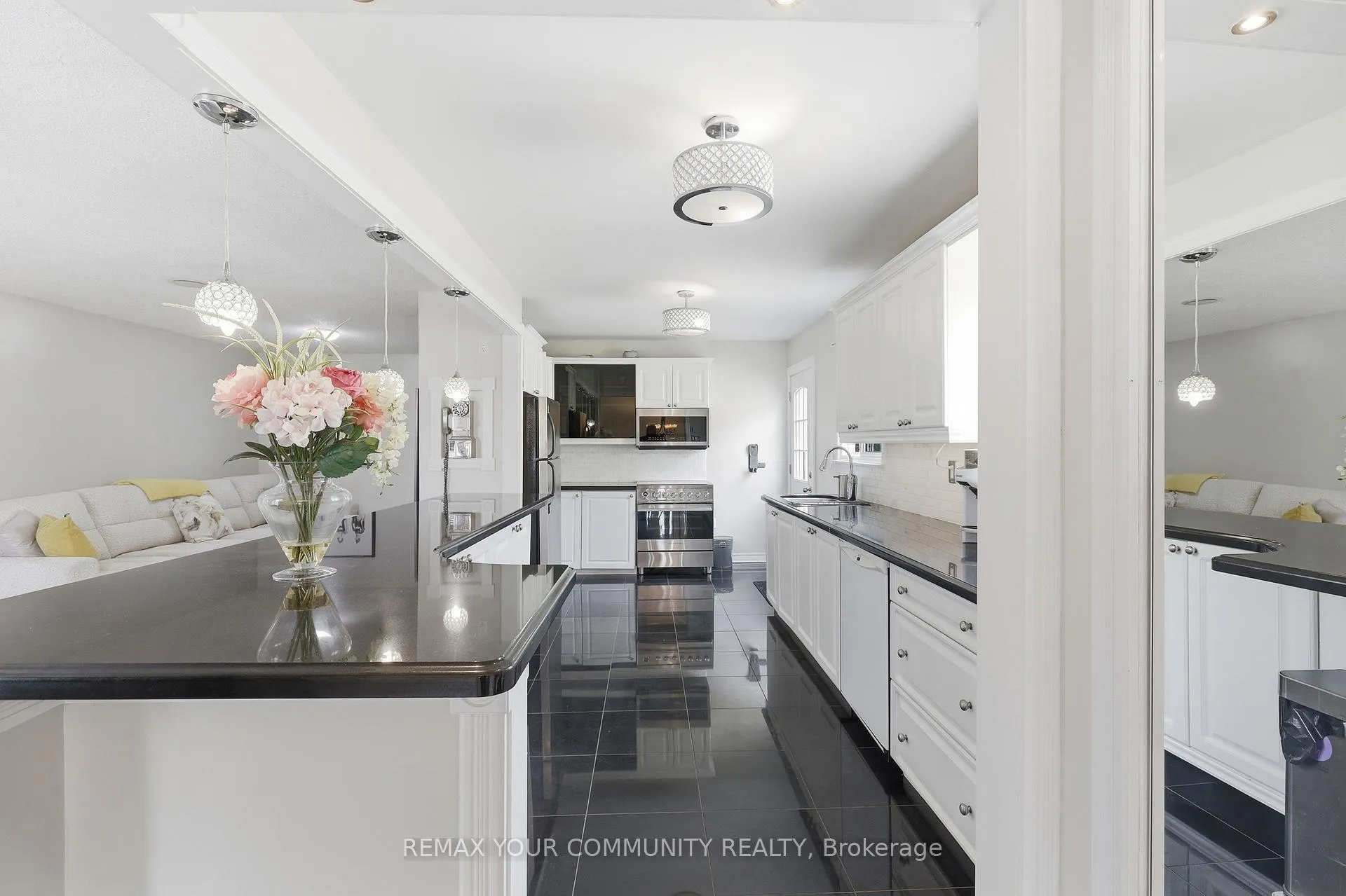 Photo 11 of 28 Snowshoe Crescent, Markham, German Mills — HOMEH