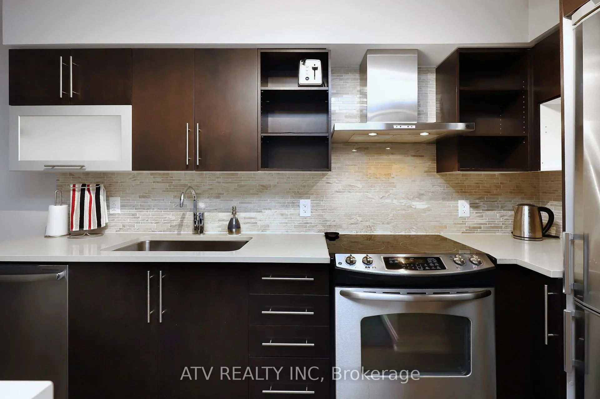 Photo 8 of Unit 1213, 1 Michael Power Place, Etobicoke, Islington-City Centre West — HOMEH