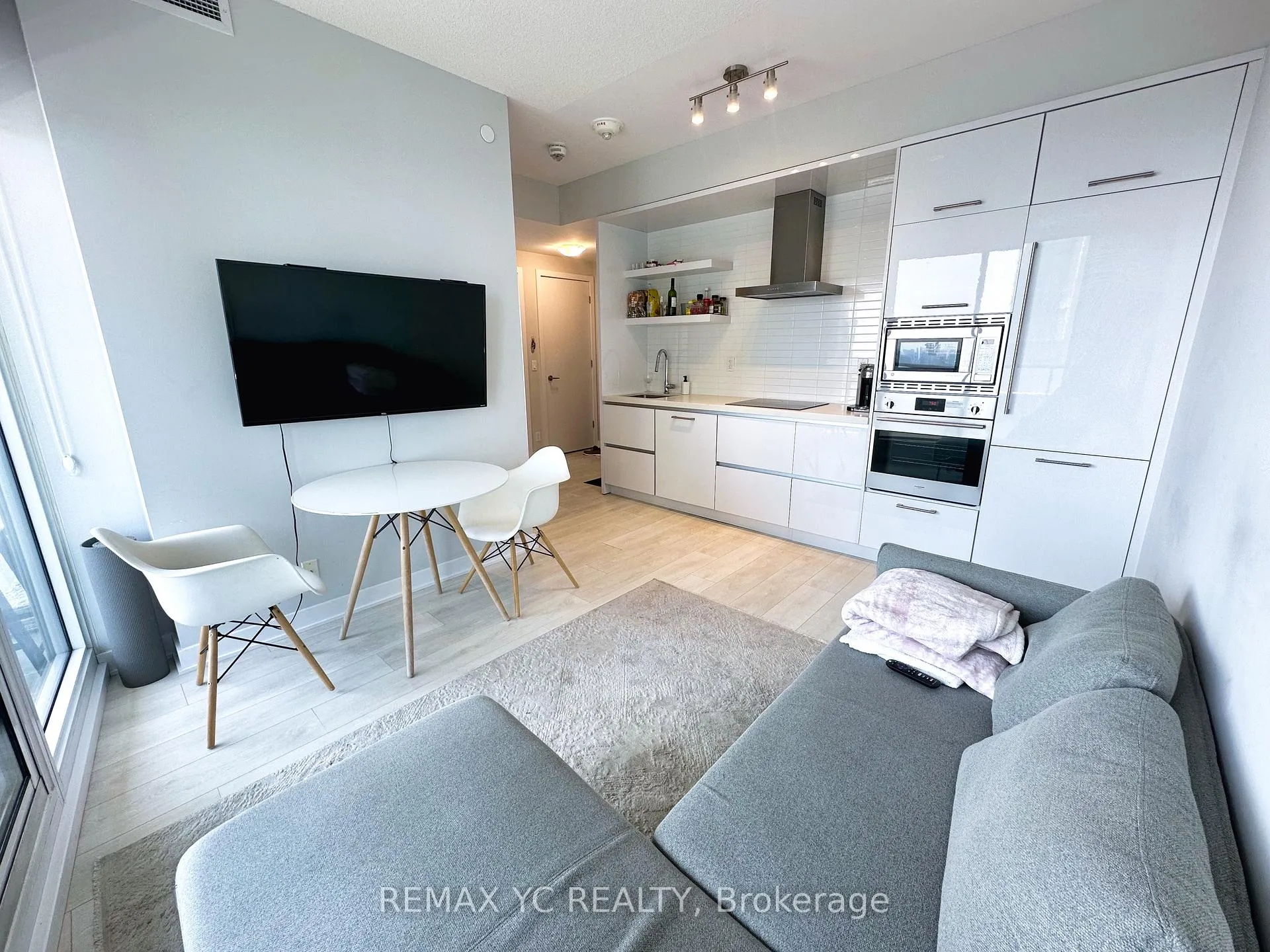 Photo 2 of Unit 4607, 2221 Yonge Street, Toronto, Mount Pleasant West — HOMEH
