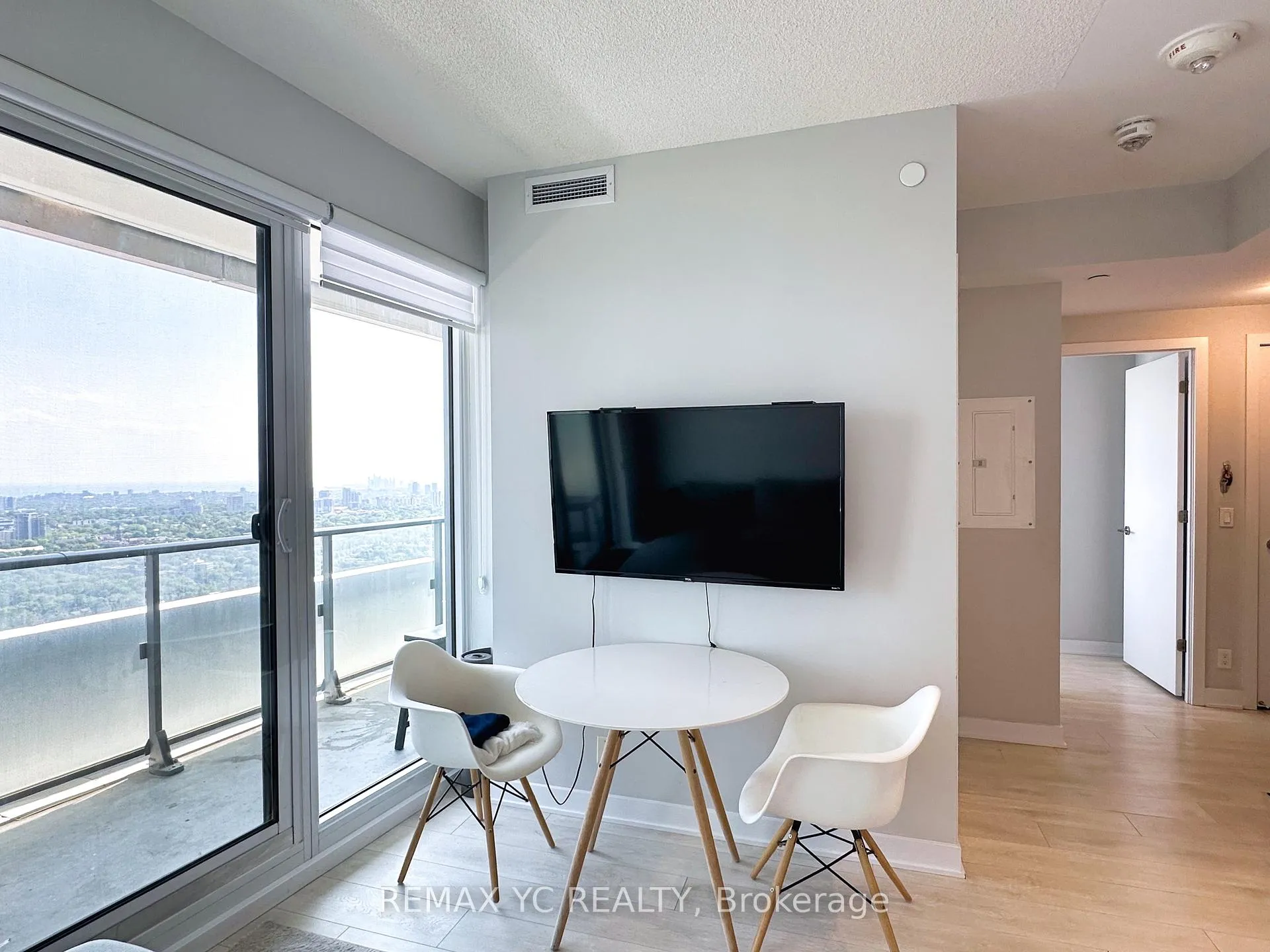 Photo 3 of Unit 4607, 2221 Yonge Street, Toronto, Mount Pleasant West — HOMEH