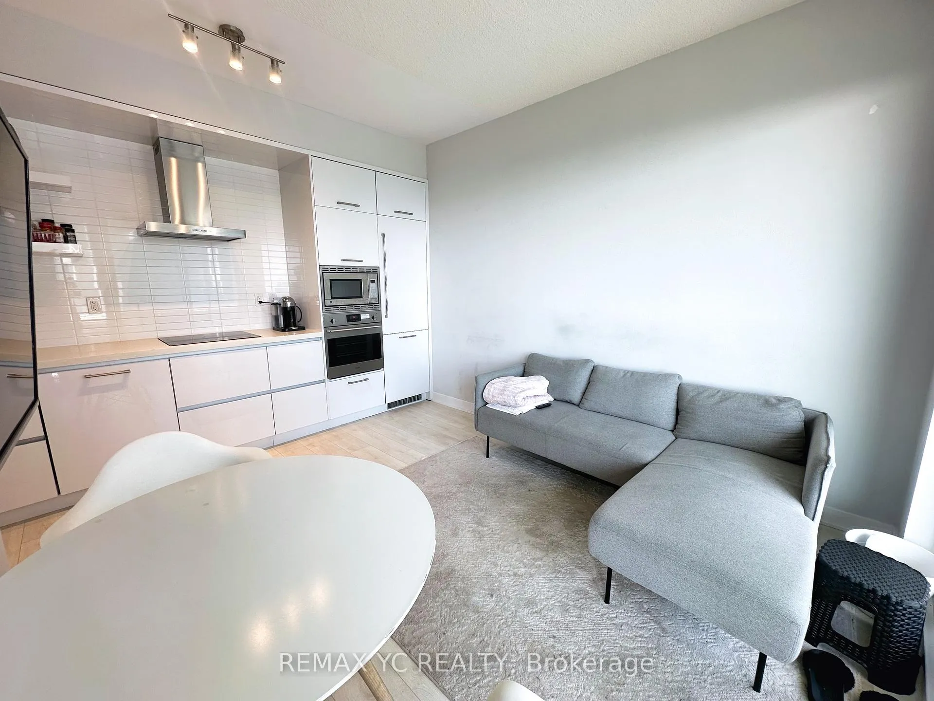 Photo 4 of Unit 4607, 2221 Yonge Street, Toronto, Mount Pleasant West — HOMEH
