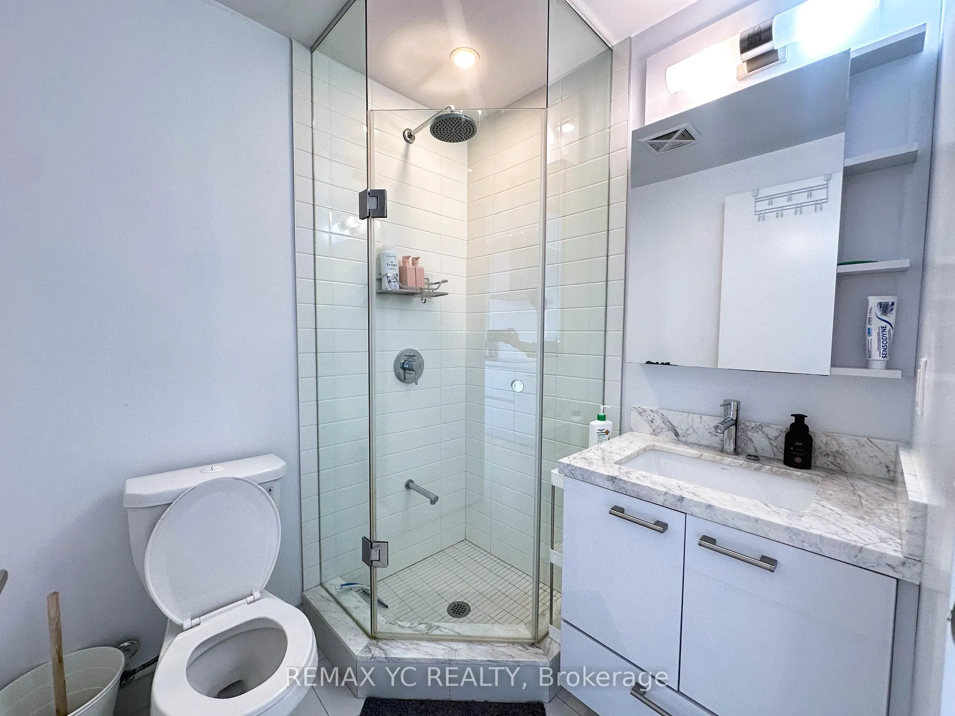 Photo 8 of Unit 4607, 2221 Yonge Street, Toronto, Mount Pleasant West — HOMEH