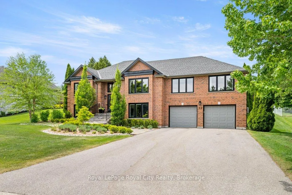 Front of 32 Cross Creek Boulevard
