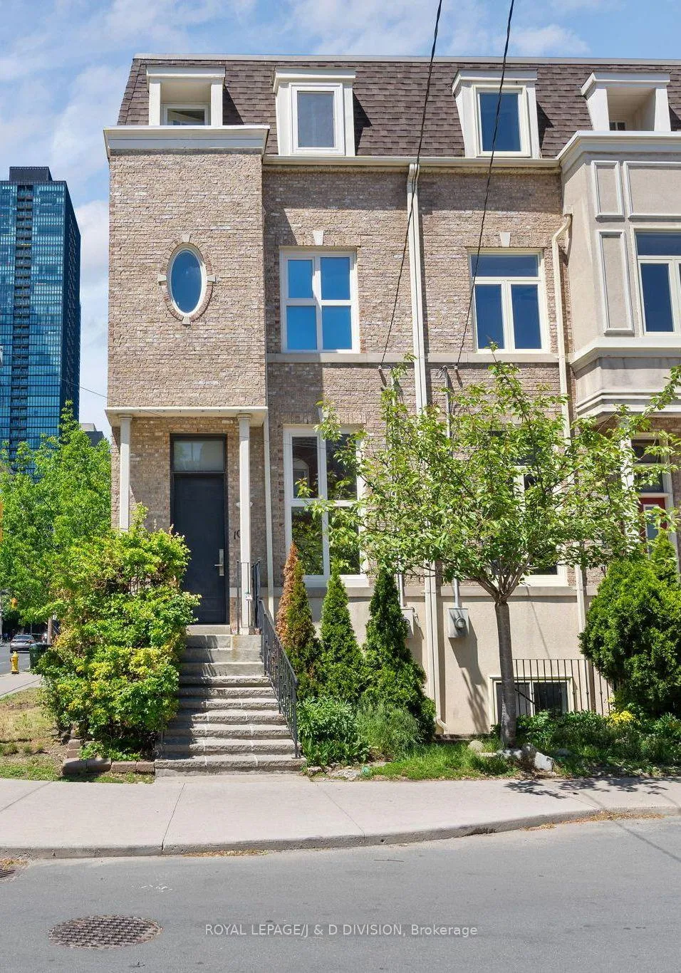 Photo 1 of 102 Earl Place, Toronto, North St. James Town — HOMEH