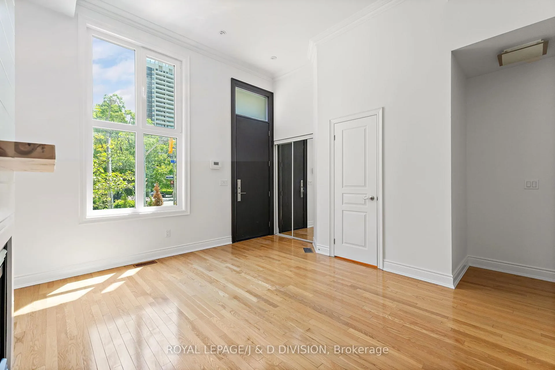 Photo 2 of 102 Earl Place, Toronto, North St. James Town — HOMEH