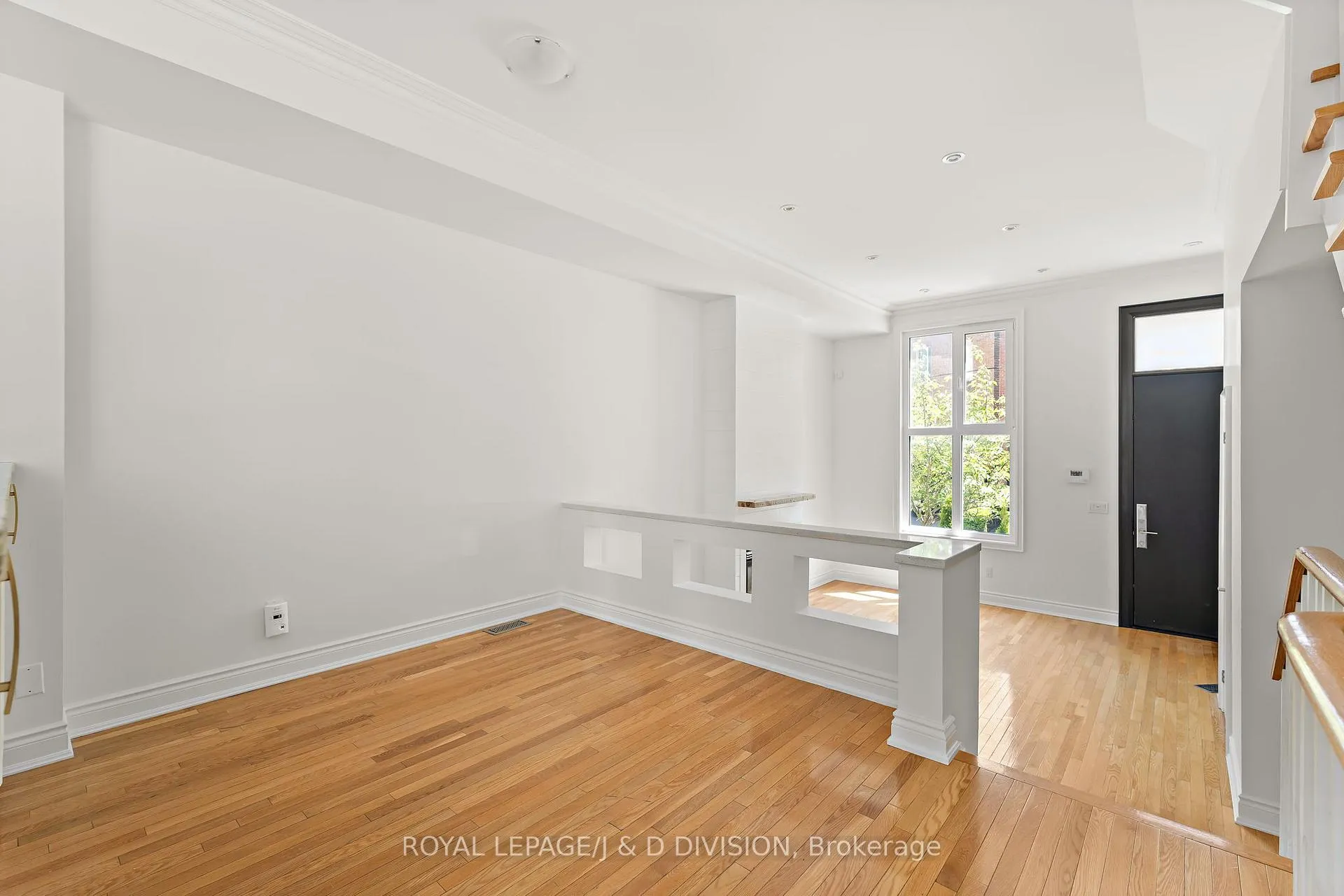 Photo 7 of 102 Earl Place, Toronto, North St. James Town — HOMEH