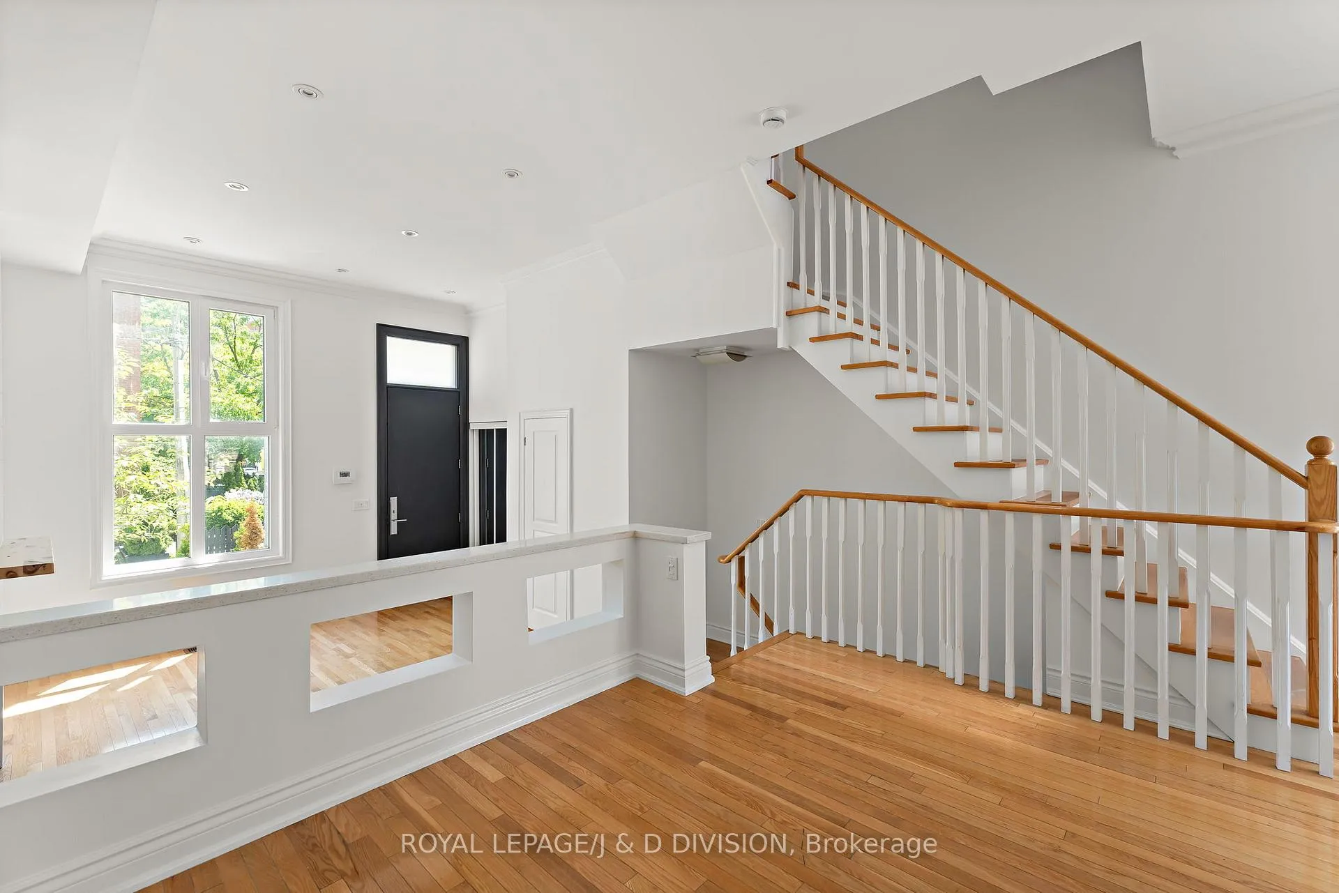 Photo 8 of 102 Earl Place, Toronto, North St. James Town — HOMEH