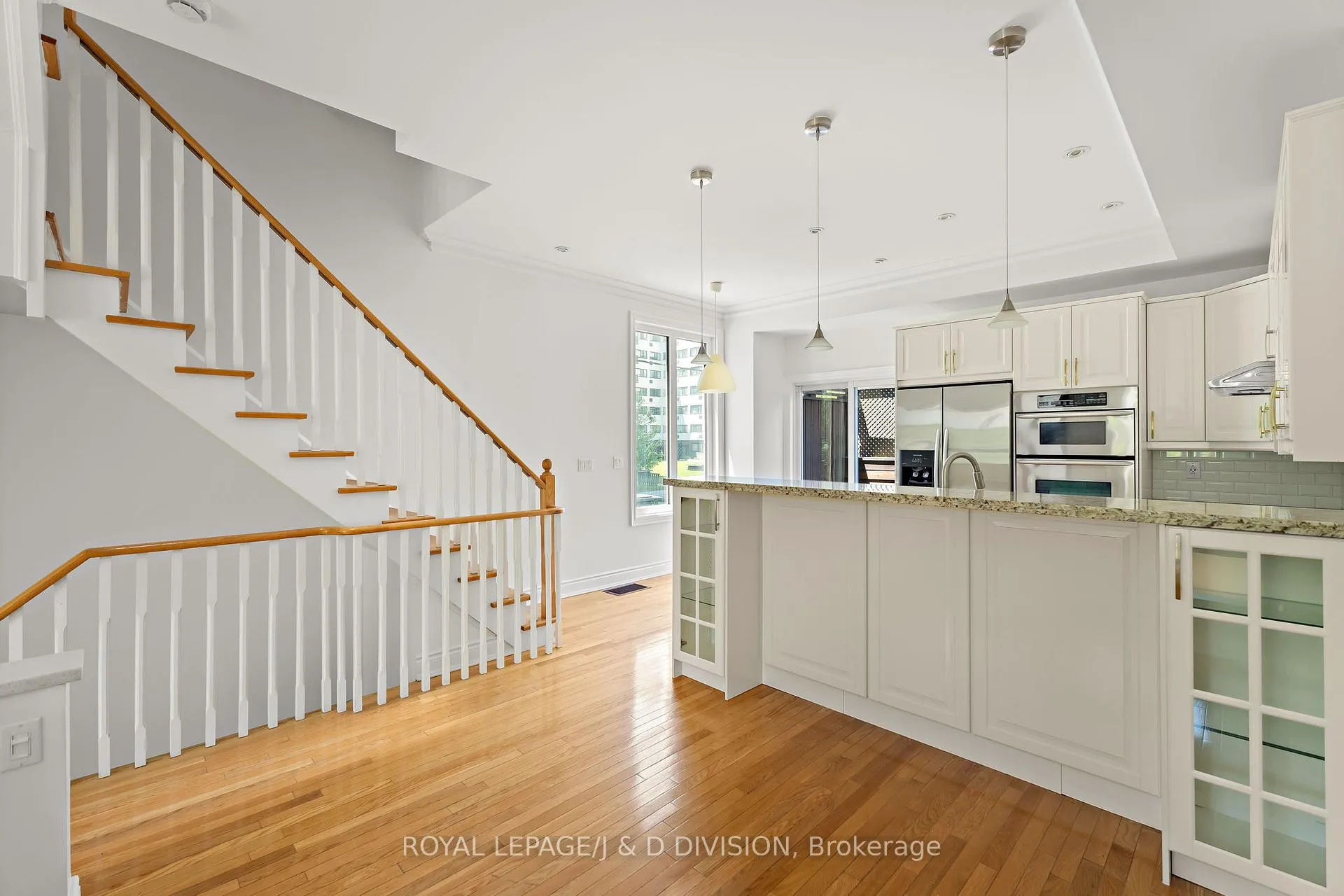 Photo 9 of 102 Earl Place, Toronto, North St. James Town — HOMEH