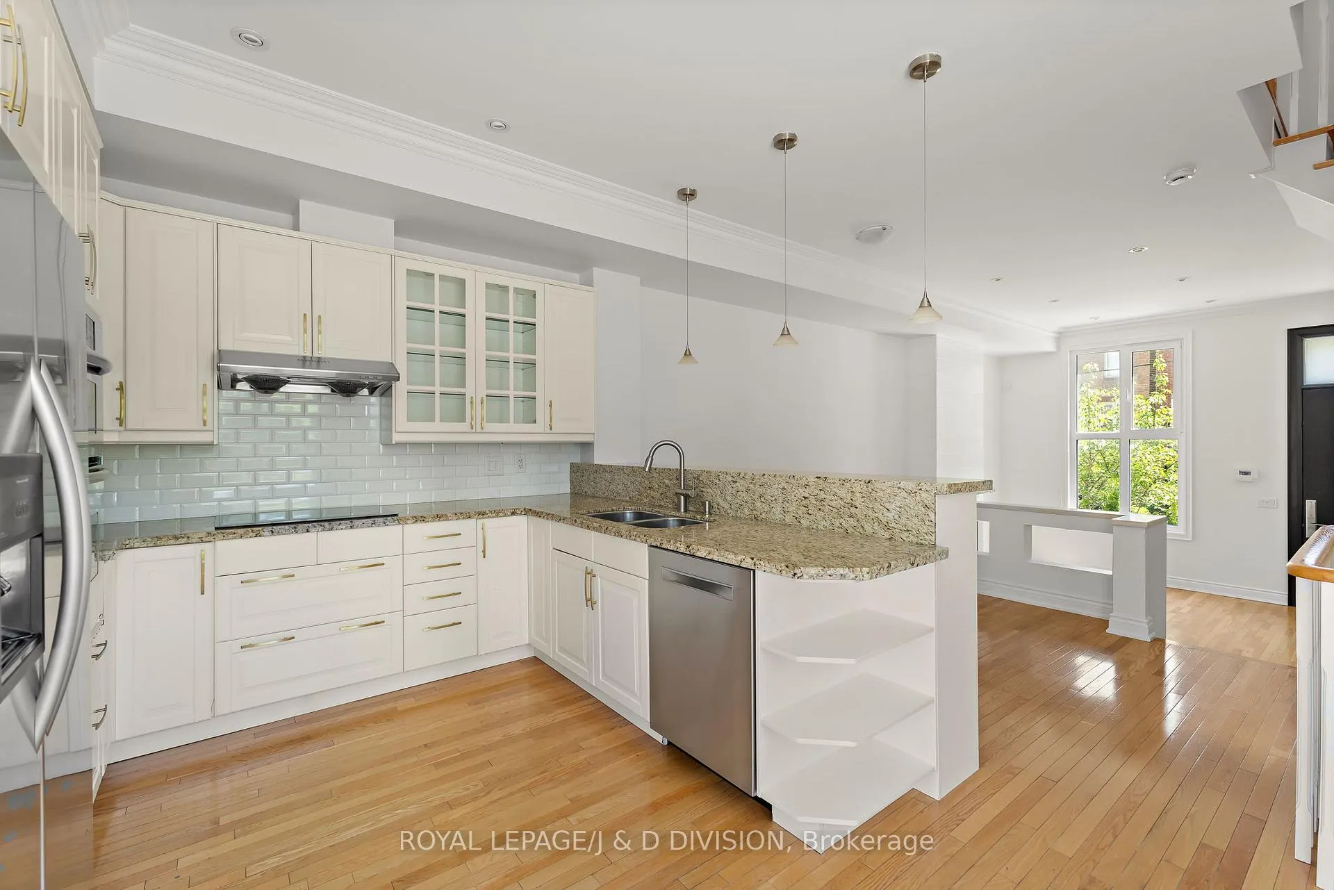 Photo 11 of 102 Earl Place, Toronto, North St. James Town — HOMEH