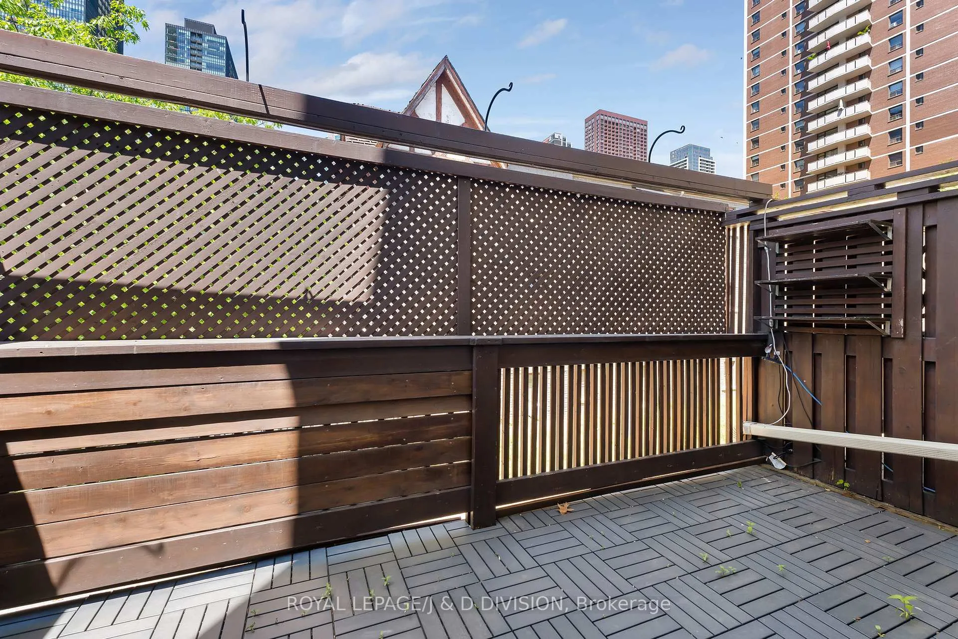 Photo 13 of 102 Earl Place, Toronto, North St. James Town — HOMEH