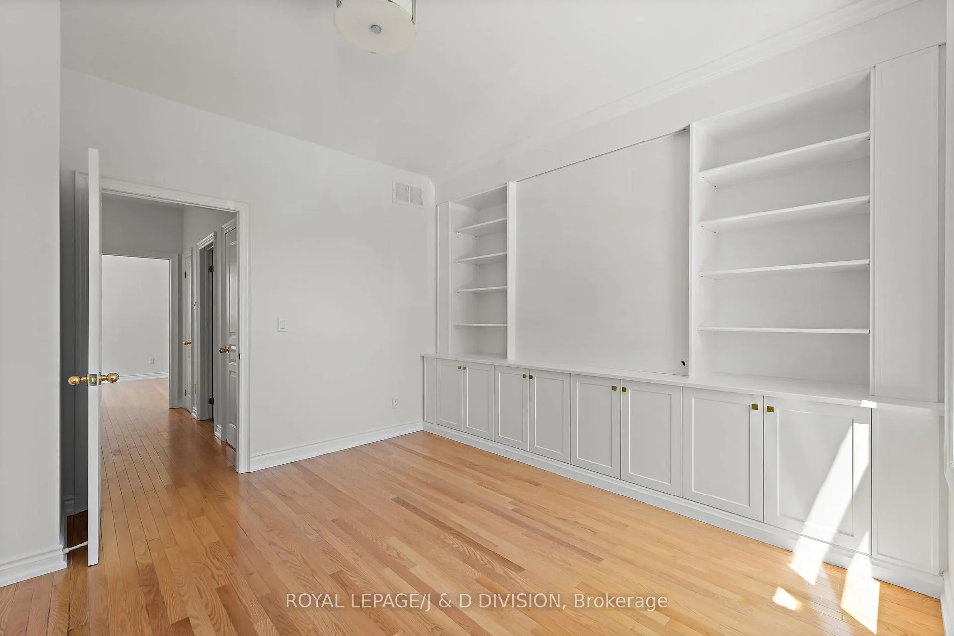 Photo 18 of 102 Earl Place, Toronto, North St. James Town — HOMEH