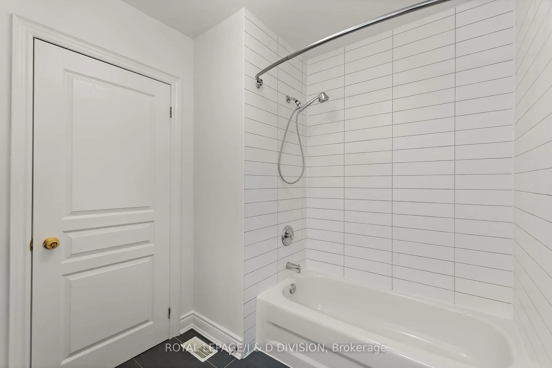 Photo 21 of 102 Earl Place, Toronto, North St. James Town — HOMEH