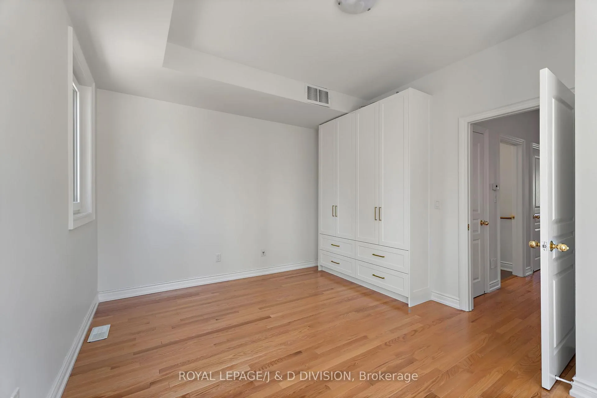 Photo 24 of 102 Earl Place, Toronto, North St. James Town — HOMEH