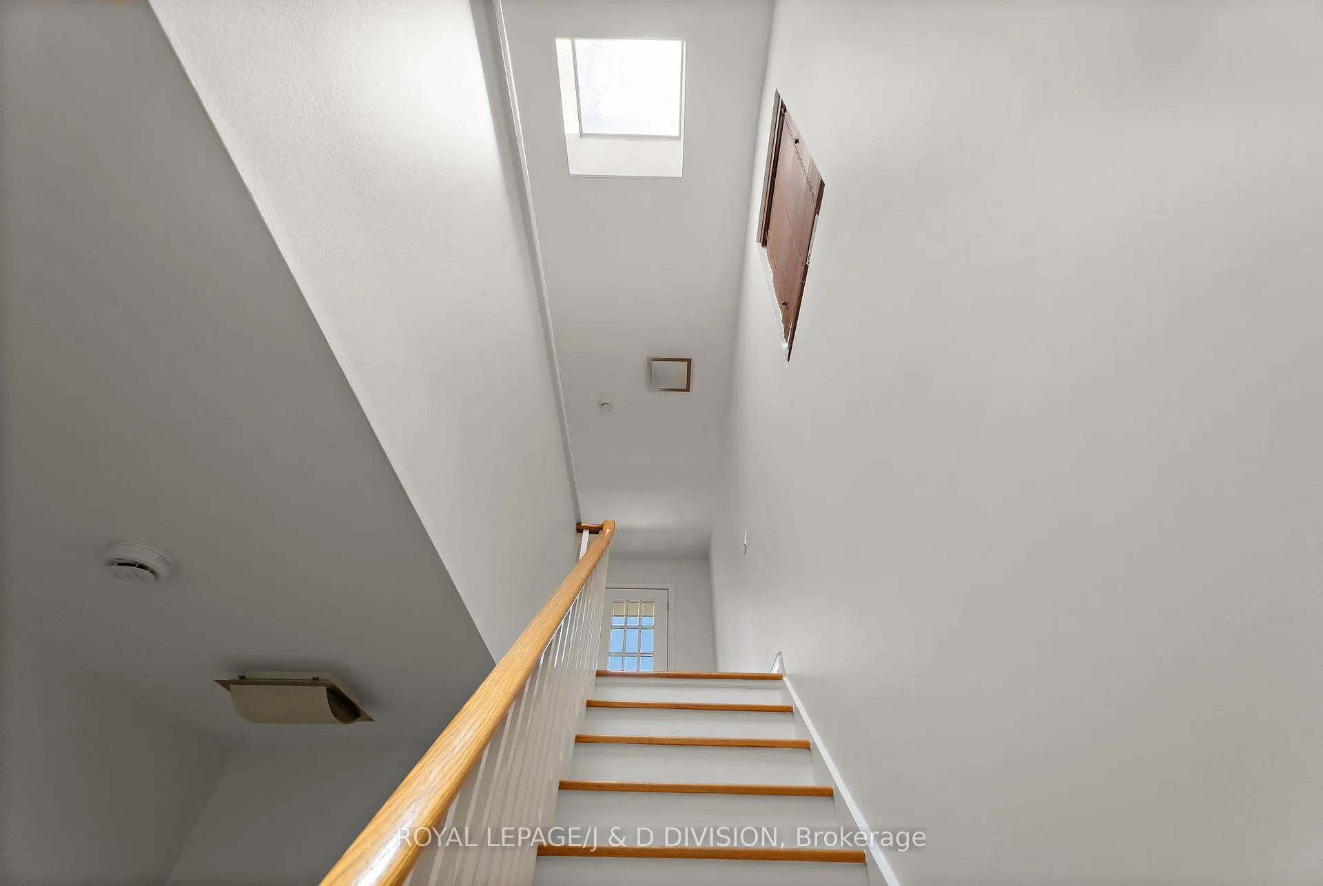 Photo 26 of 102 Earl Place, Toronto, North St. James Town — HOMEH
