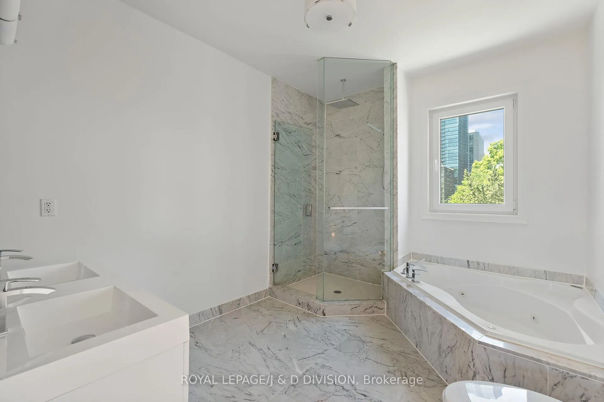 Photo 31 of 102 Earl Place, Toronto, North St. James Town — HOMEH