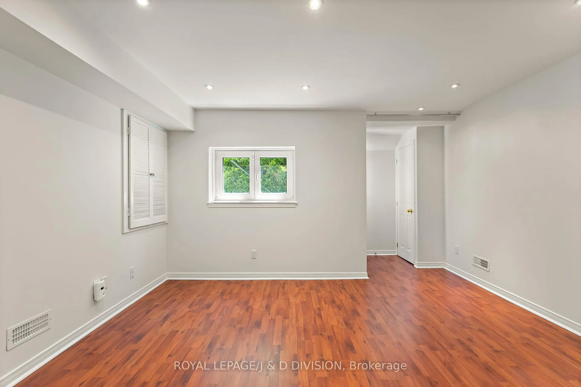 Photo 35 of 102 Earl Place, Toronto, North St. James Town — HOMEH