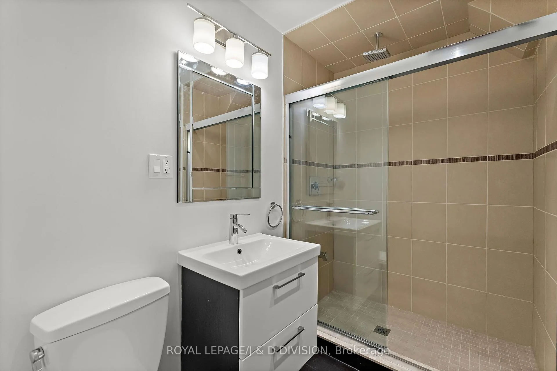 Photo 38 of 102 Earl Place, Toronto, North St. James Town — HOMEH