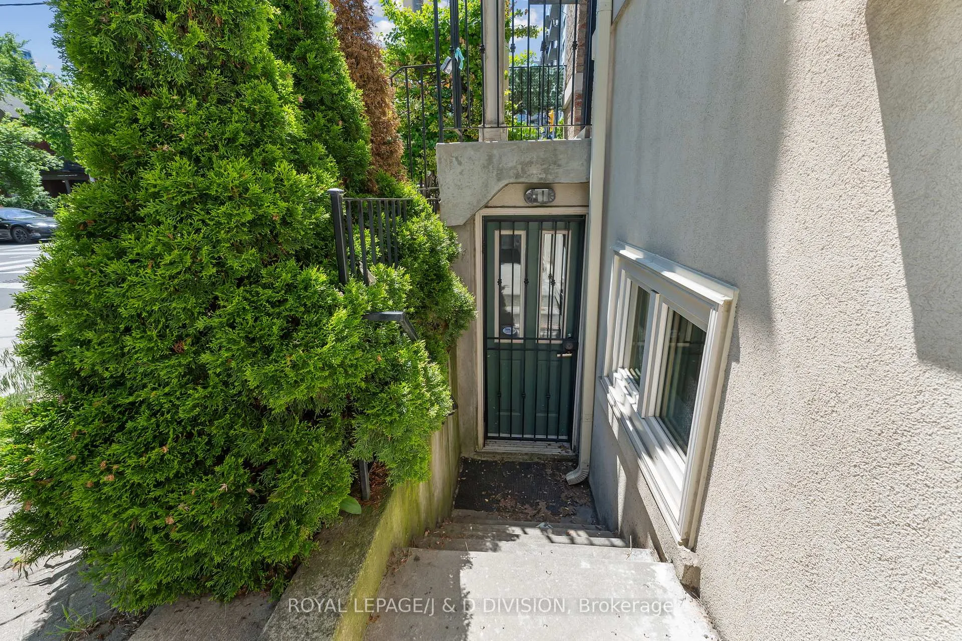 Photo 39 of 102 Earl Place, Toronto, North St. James Town — HOMEH