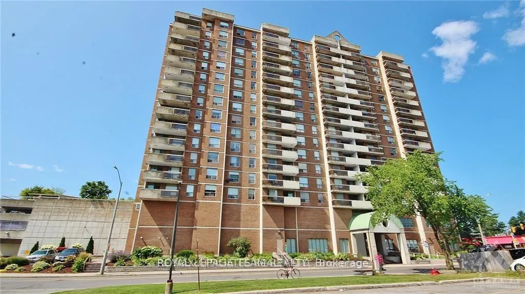 Front of Unit 304, 200 Lafontaine Avenue