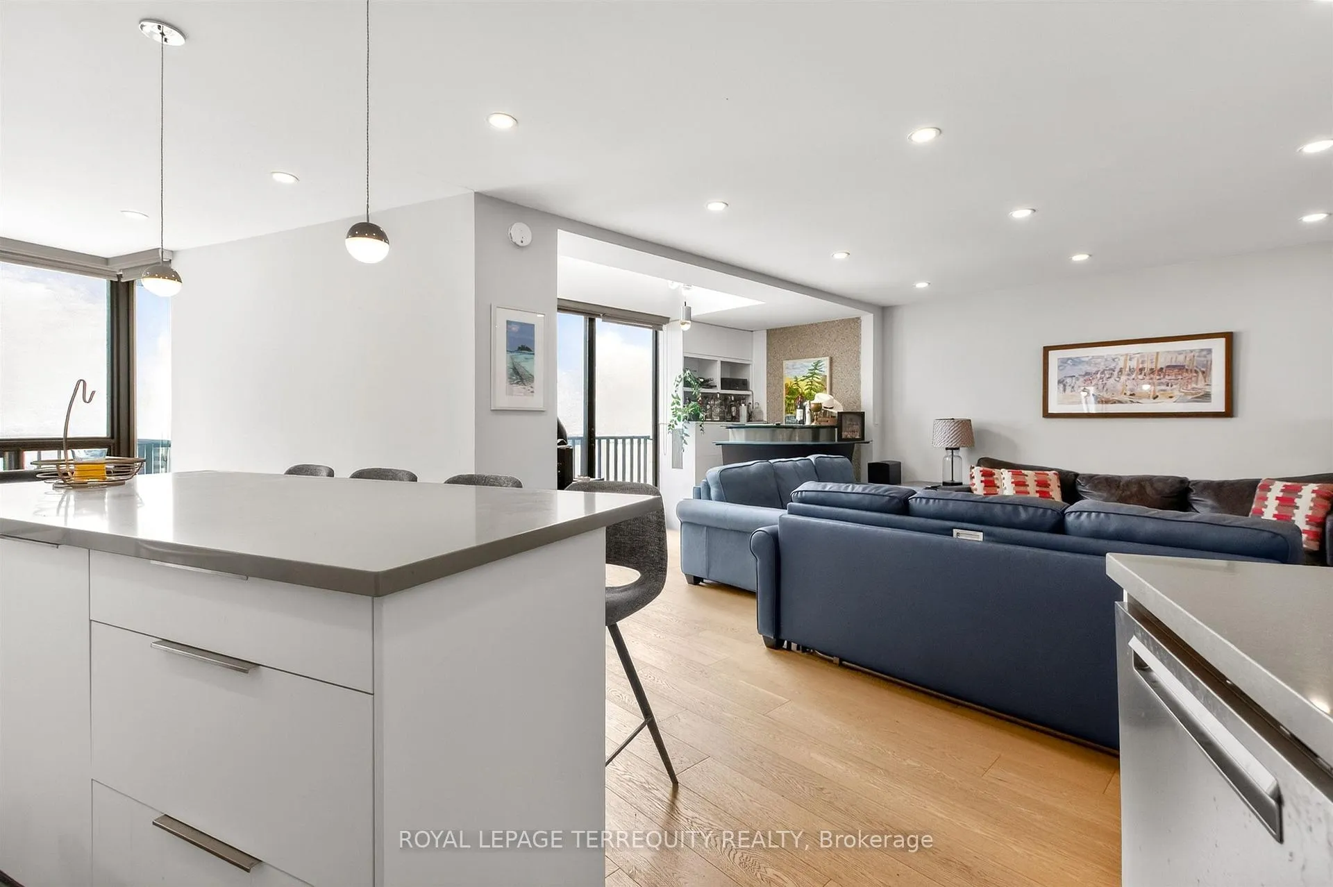 Photo 1 of Unit 2432, 33 Harbour Square, Toronto, Waterfront Communities — HOMEH