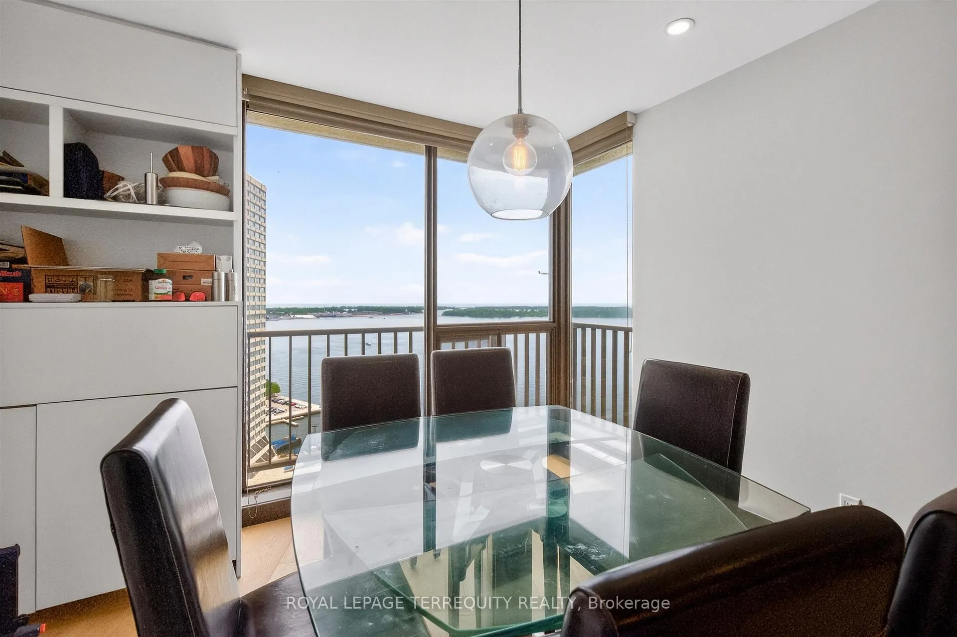 Photo 2 of Unit 2432, 33 Harbour Square, Toronto, Waterfront Communities — HOMEH
