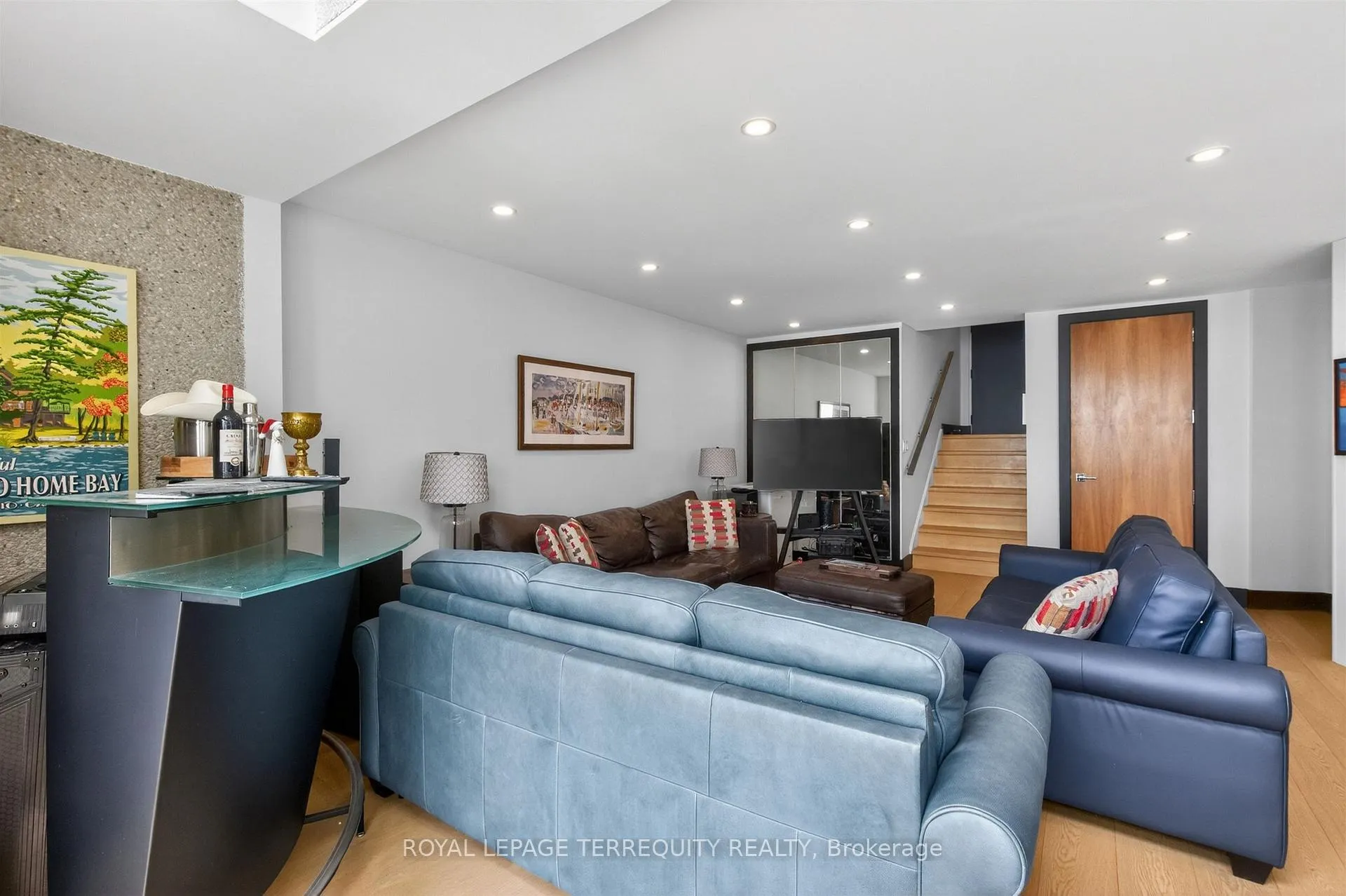 Photo 12 of Unit 2432, 33 Harbour Square, Toronto, Waterfront Communities — HOMEH
