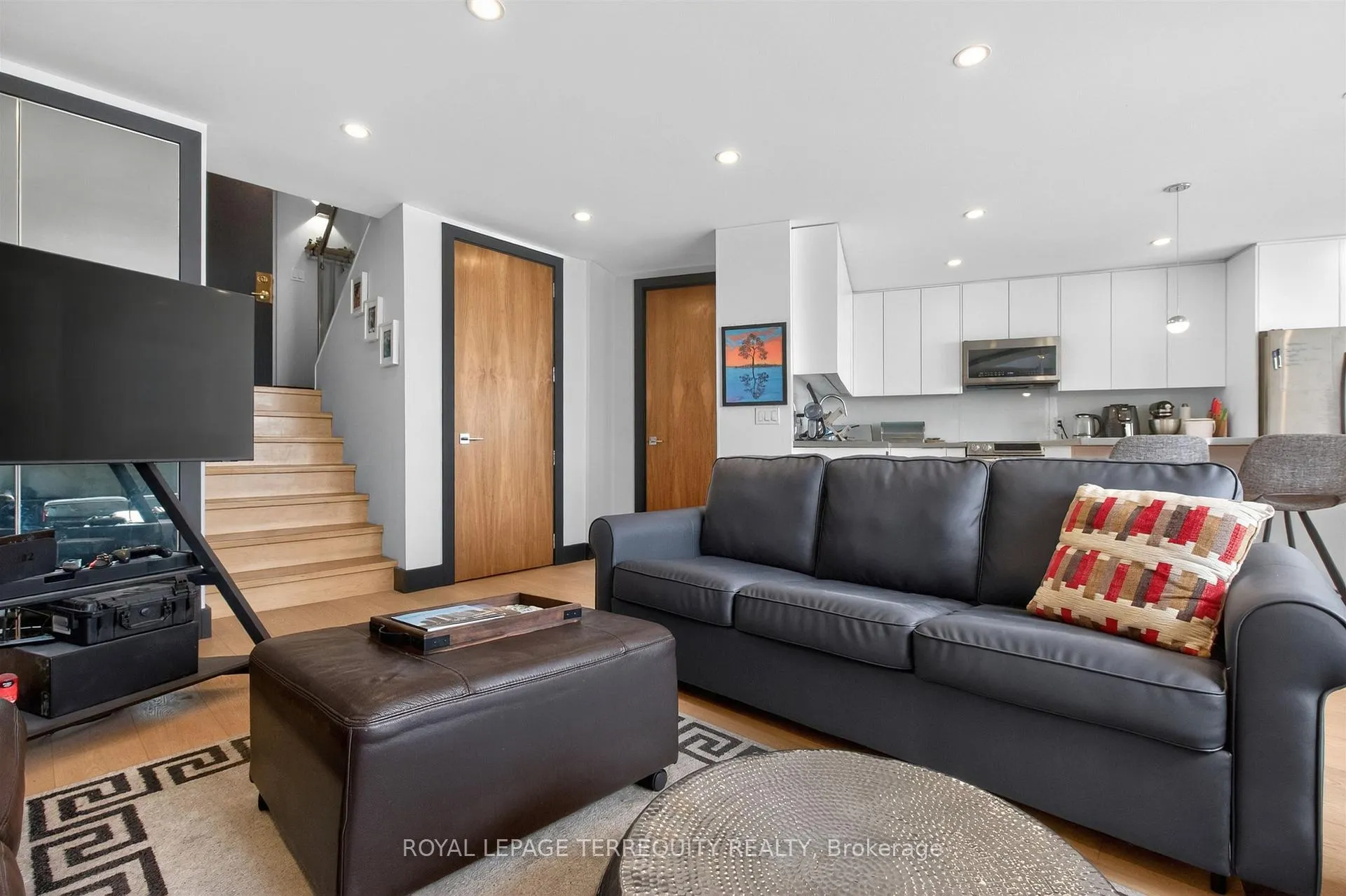 Photo 14 of Unit 2432, 33 Harbour Square, Toronto, Waterfront Communities — HOMEH