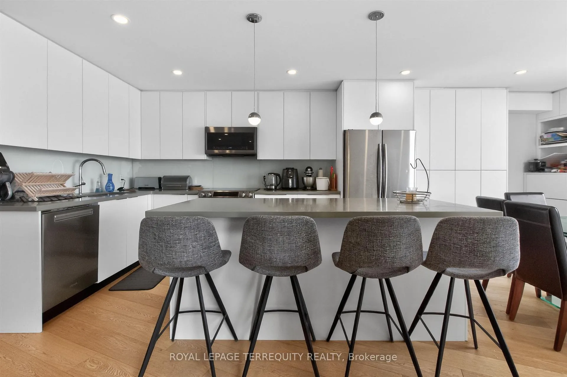 Photo 15 of Unit 2432, 33 Harbour Square, Toronto, Waterfront Communities — HOMEH