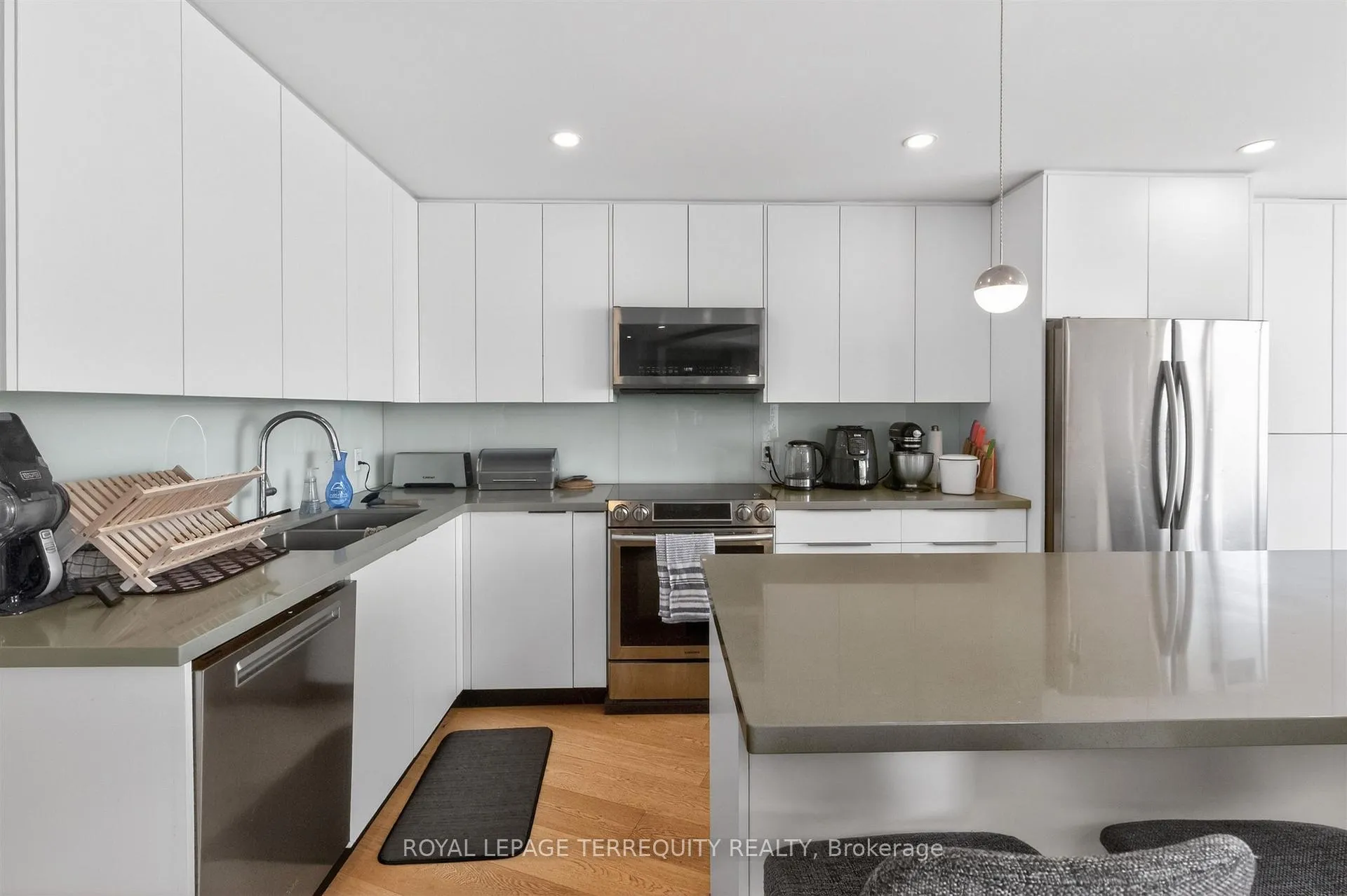 Photo 16 of Unit 2432, 33 Harbour Square, Toronto, Waterfront Communities — HOMEH