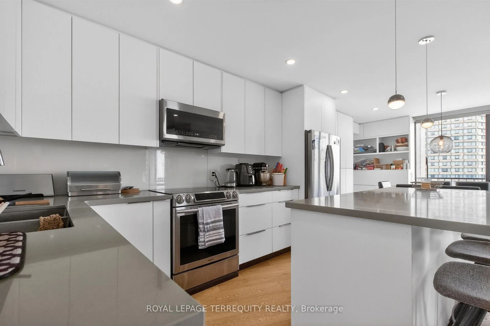 Photo 17 of Unit 2432, 33 Harbour Square, Toronto, Waterfront Communities — HOMEH